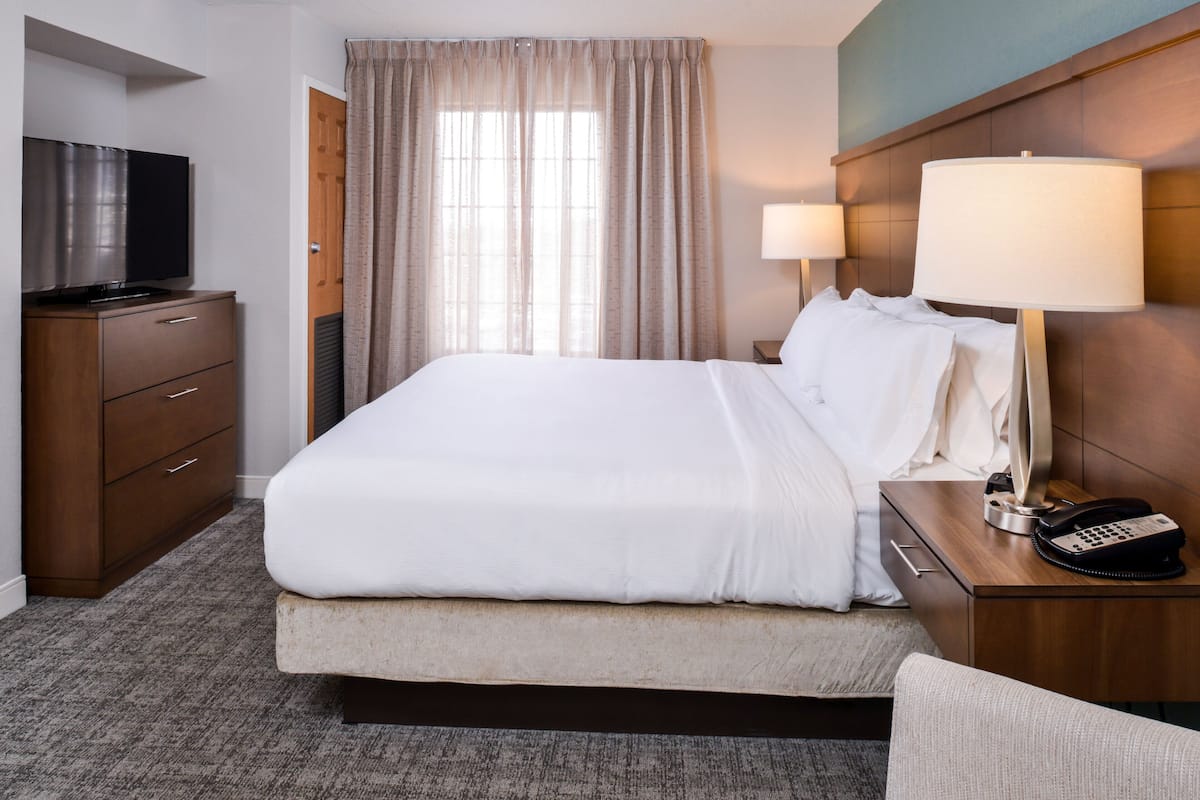 1 bedroom, in-room safe, desk, iron/ironing board