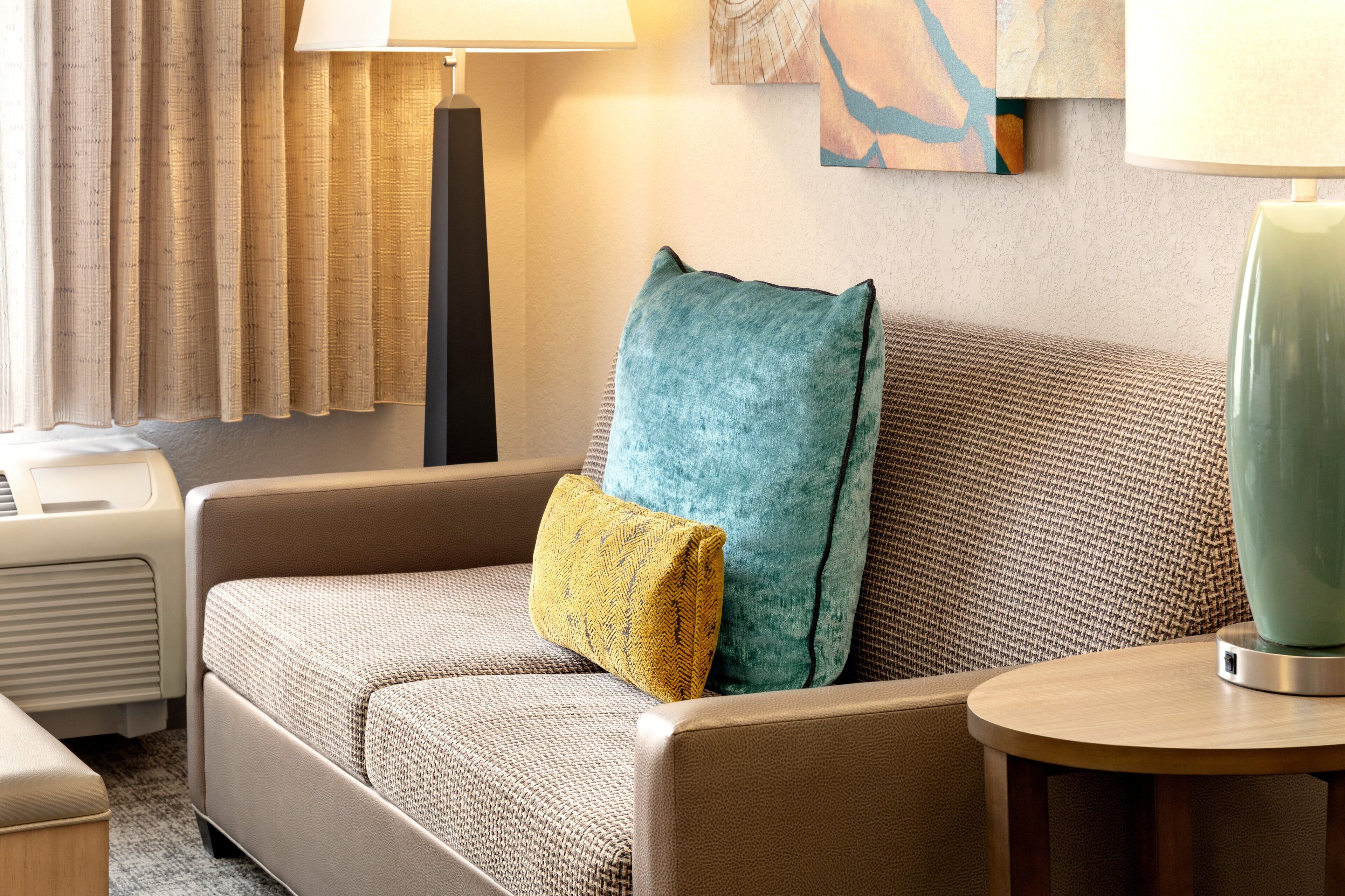 studio suite, 1 queen bed, kitchen | room amenity