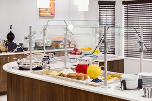 Free daily on-the-go breakfast  - Staybridge Suites Fort Wayne by IHG (Fort Wayne)