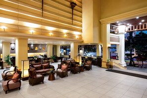 Lobby sitting area - Patong Paragon Resort & Spa (Patong)
