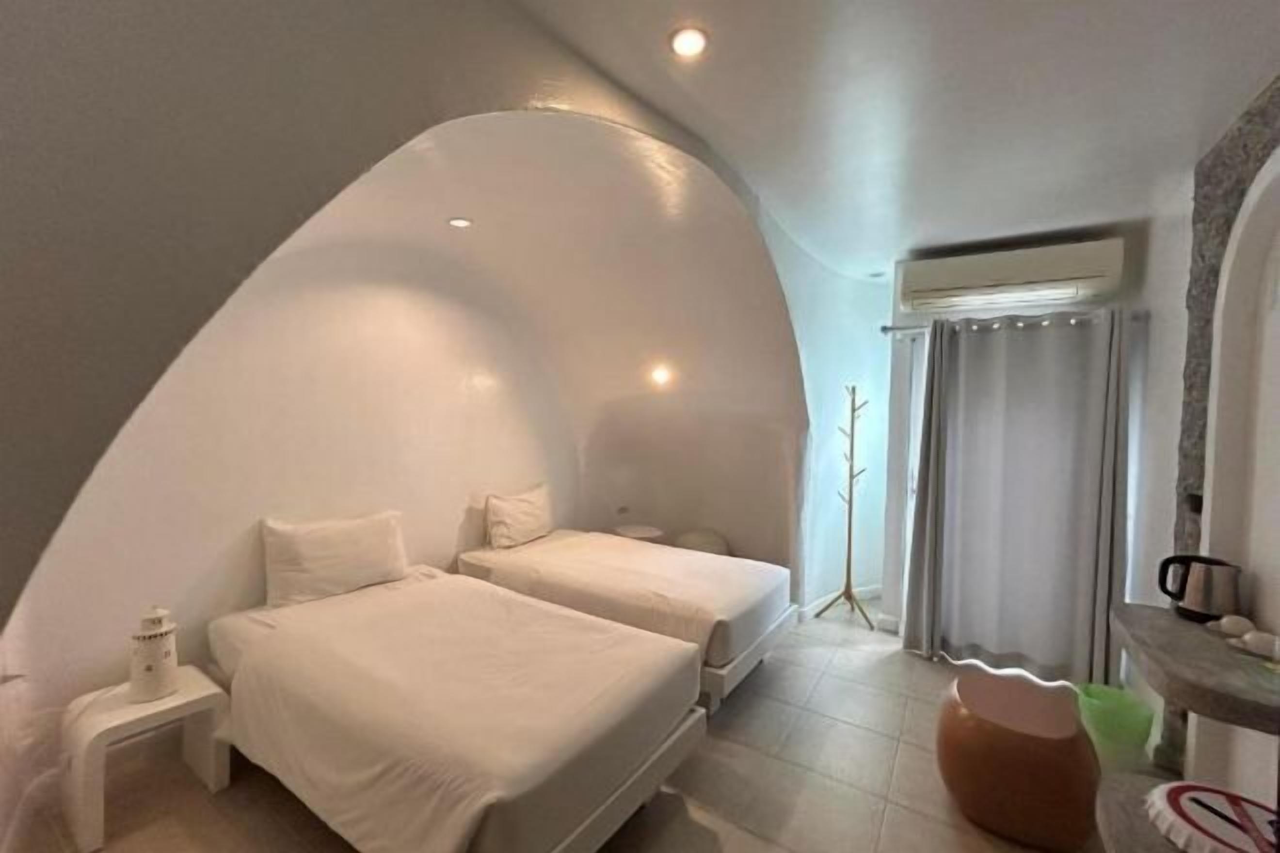 Premium bedding, pillowtop beds, minibar, in-room safe