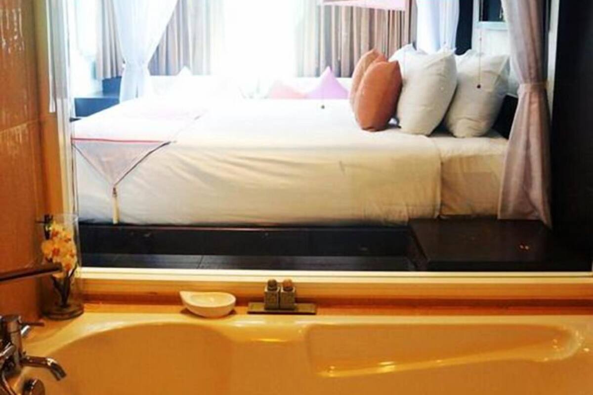 Junior Suite | Premium bedding, pillowtop beds, minibar, in-room safe