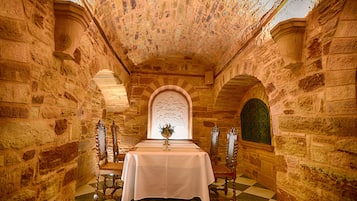 Breakfast and lunch served, Greek cuisine