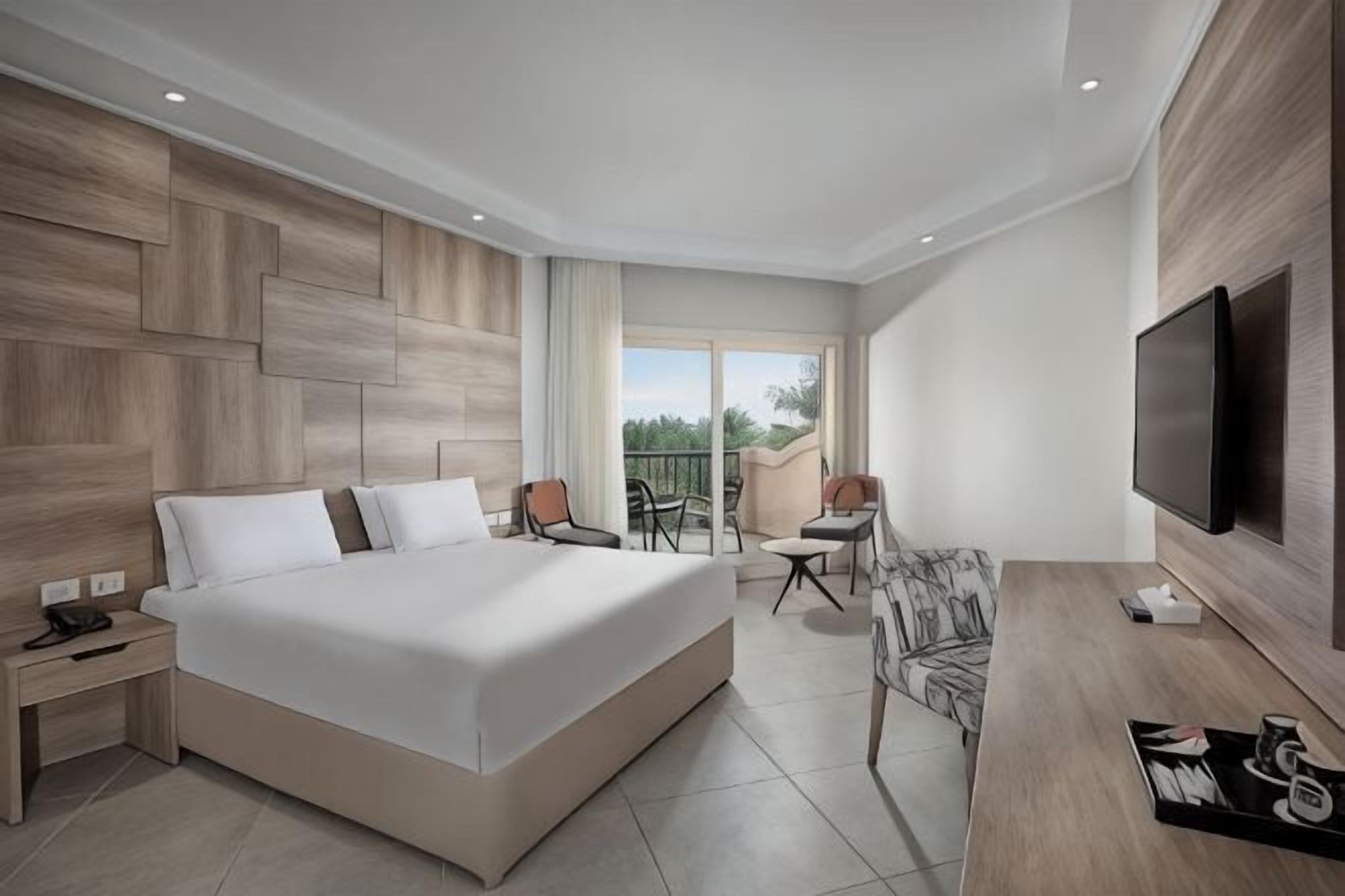 Premium bedding, minibar, in-room safe, desk