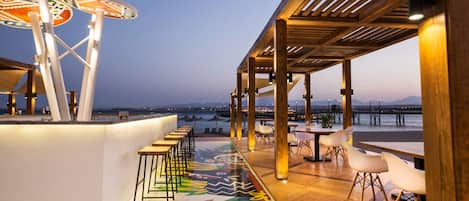3 restaurants, international cuisine