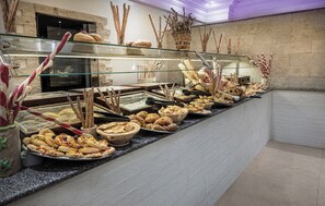 Petit déjeuner buffet compris tous les jours