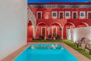 泳池