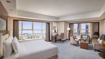 Business Suite, 1 King Bed, Club Lounge Access, Partial Sea View | Premium bedding, down comforters, minibar, in-room safe