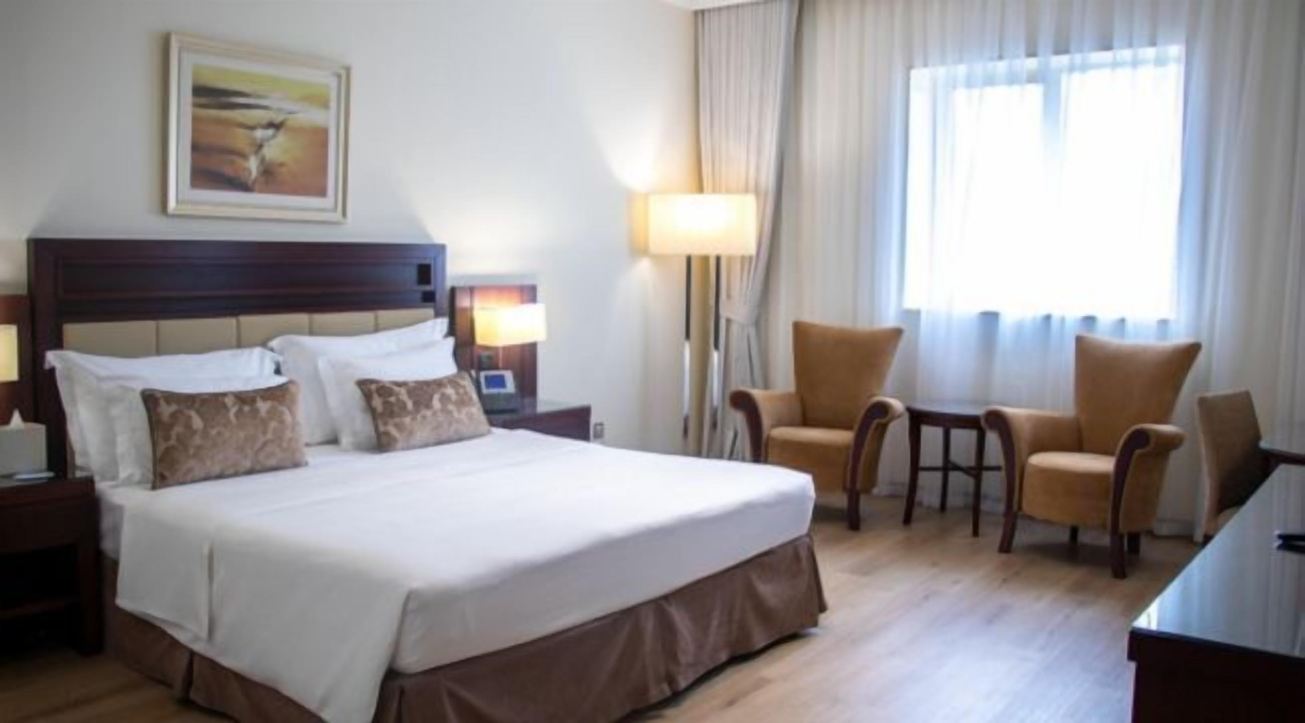 ห้องแฟมิลี่สวีท, หลายเตียง | เครื่องนอนระดับพรีเมียม, ผ้านวมขนเป็ด, มินิบาร์, ตู้นิรภัยในห้องพัก