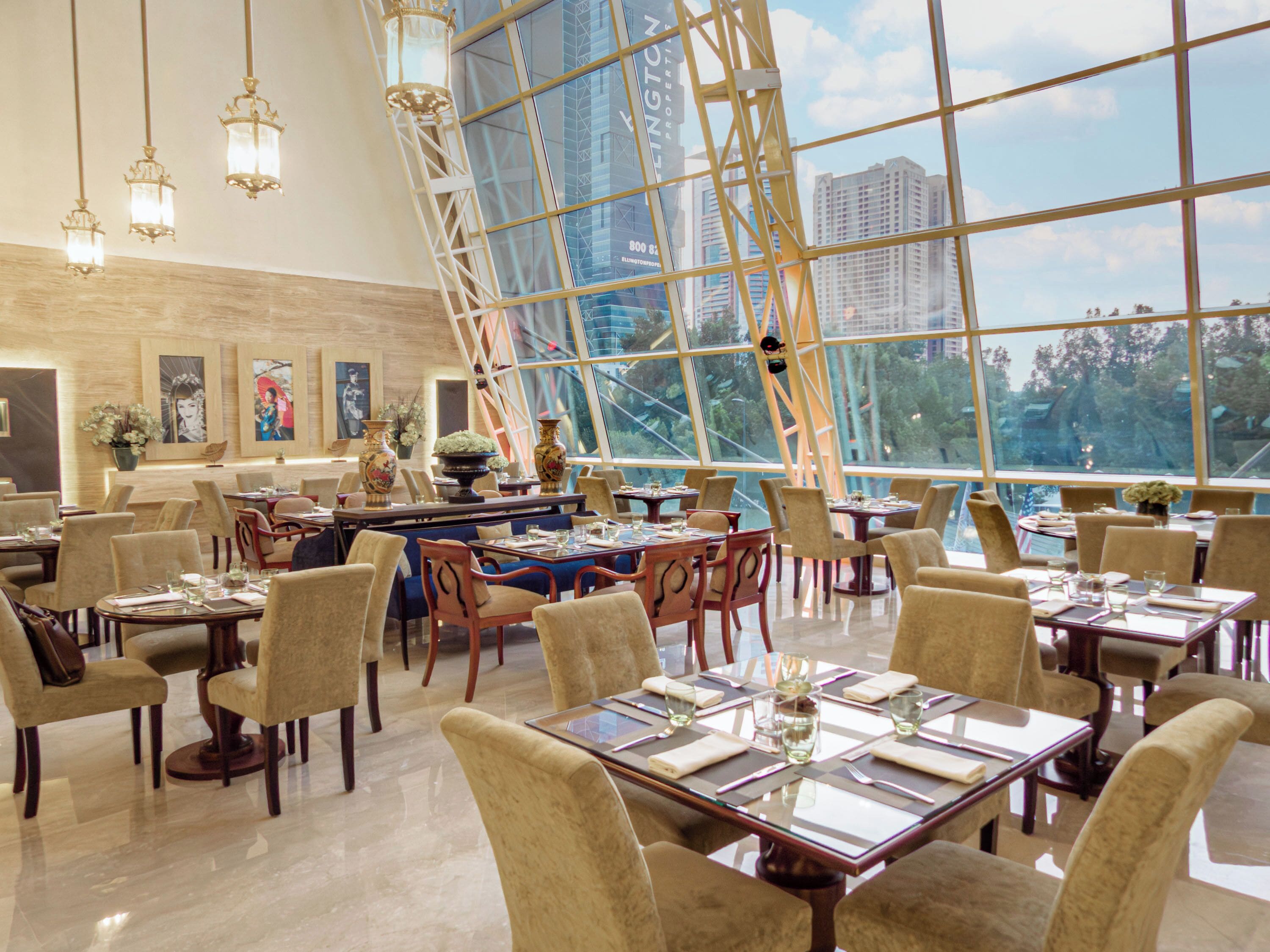 3 restaurants, spécialités Cuisine internationale