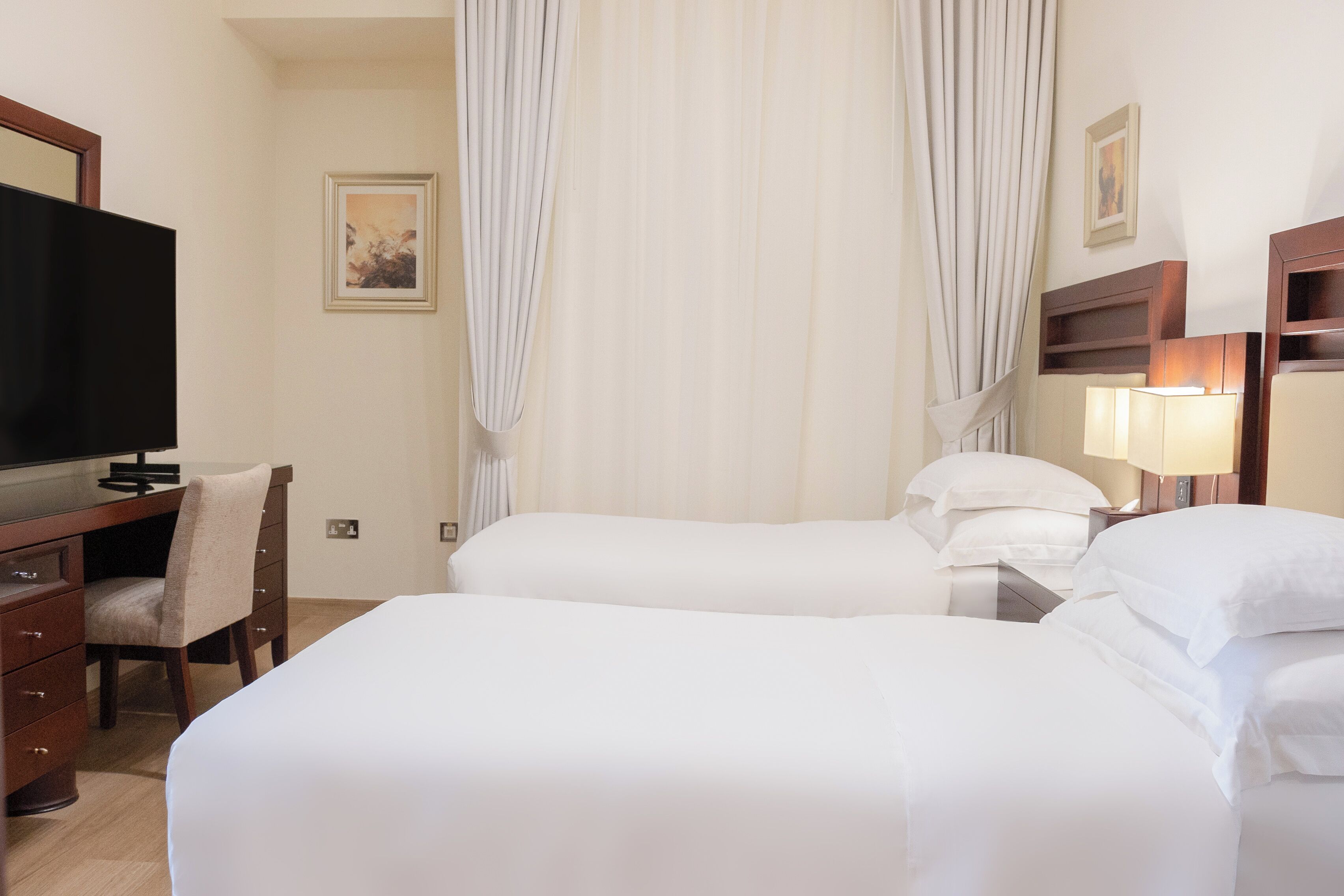 Hochwertige Bettwaren, Daunenbettdecken, Minibar, Zimmersafe