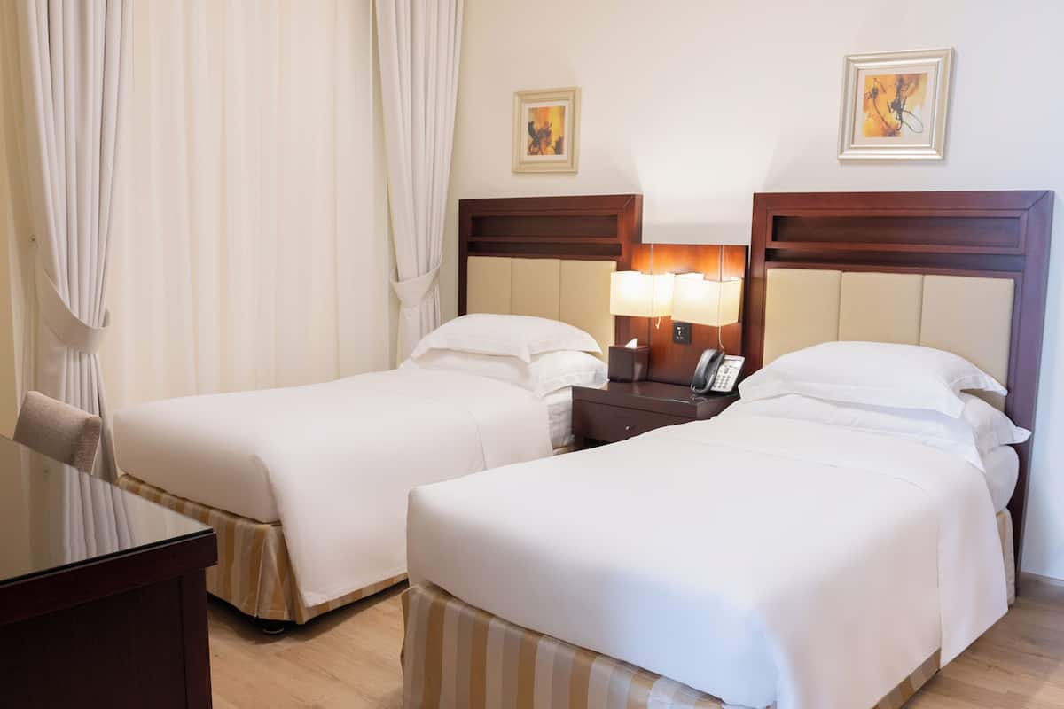 1 bedroom, premium bedding, down duvets, minibar