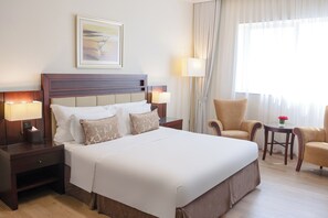 Premium bedding, down comforters, minibar, in-room safe - Grand Millennium Dubai (Dubai)
