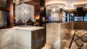 3 restaurants, breakfast, lunch, dinner served; international cuisine