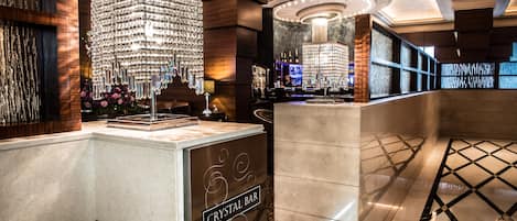 3 restaurants, breakfast, lunch, dinner served; international cuisine