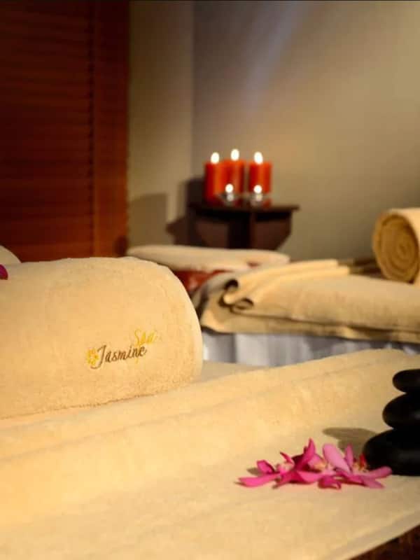 Couples treatment room(s), sauna, hot tub, steam room