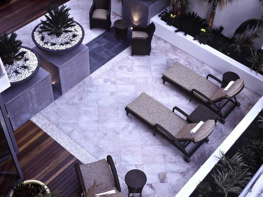 Couples treatment rooms, sauna, body treatments, aromatherapy