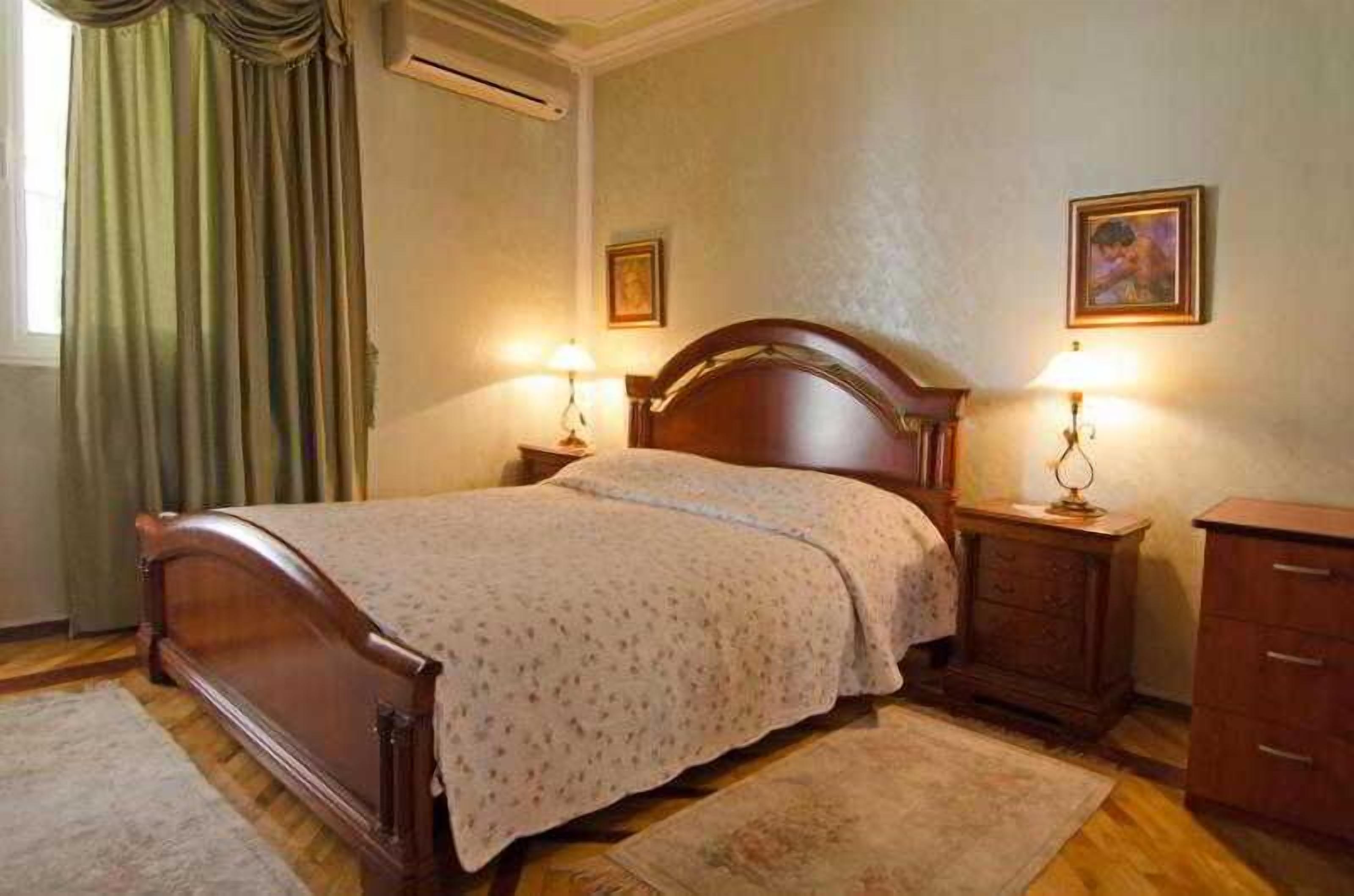 minibar, in-room safe, desk