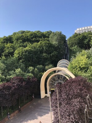 A staircase leading up to a building with a sign that reads "ФУНИКУЛЕЯ".
