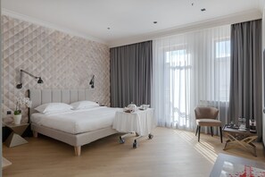 Superior-Zimmer, 1 King-Bett, Nichtraucher, Stadtblick | 1 Schlafzimmer, Minibar, Zimmersafe, Schreibtisch