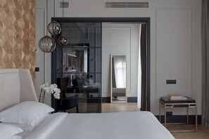 总统套房, 1 张特大床和 1 张沙发床, 无烟房, 河景 | 1 多间卧室、迷你吧、客房内保险箱、办公桌