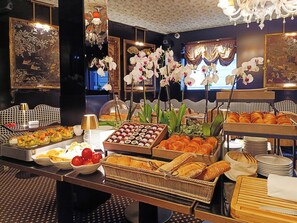 Daily buffet breakfast (EUR 25 per person)