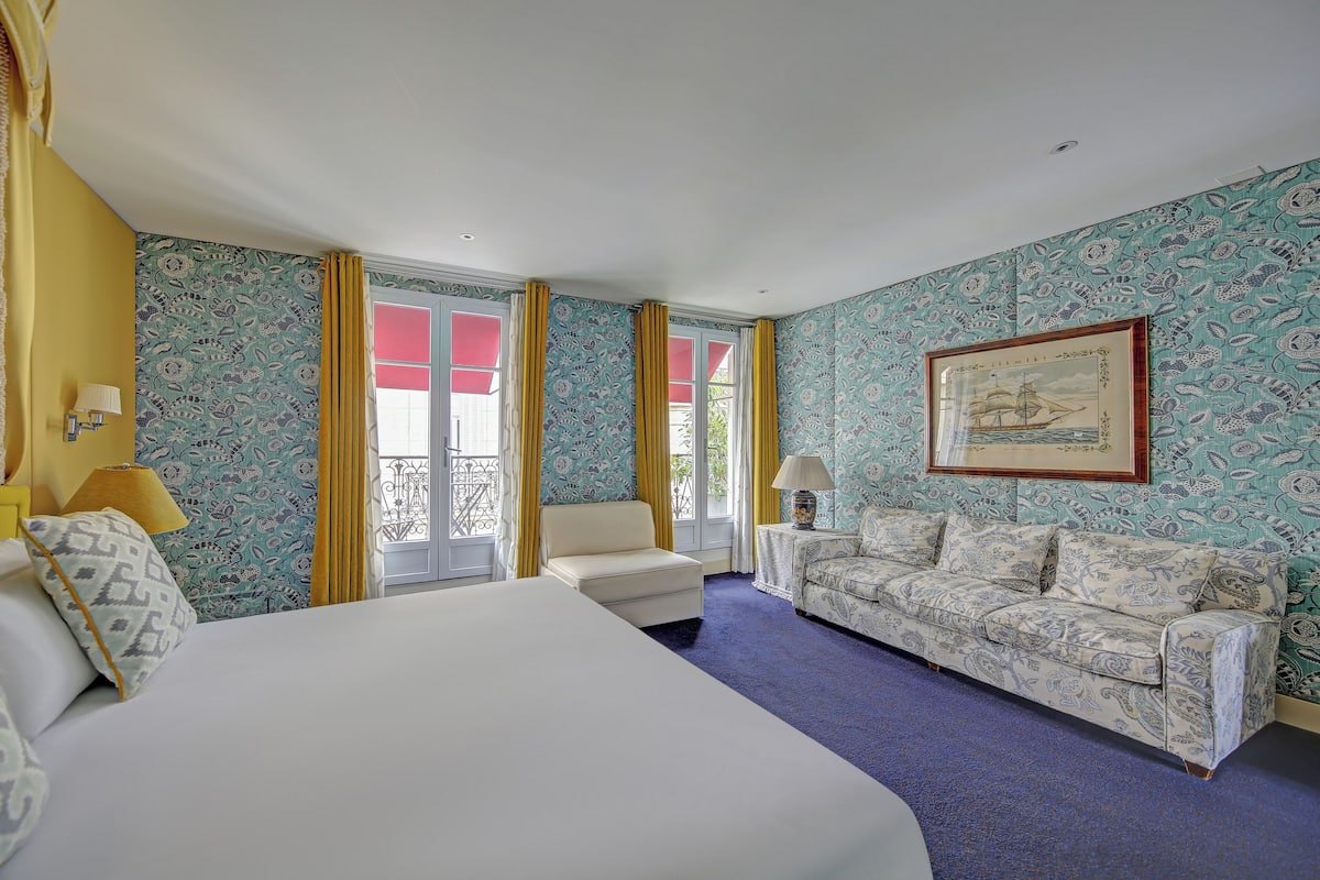 Junior Suite, Balcony | Premium bedding, minibar, in-room safe, desk