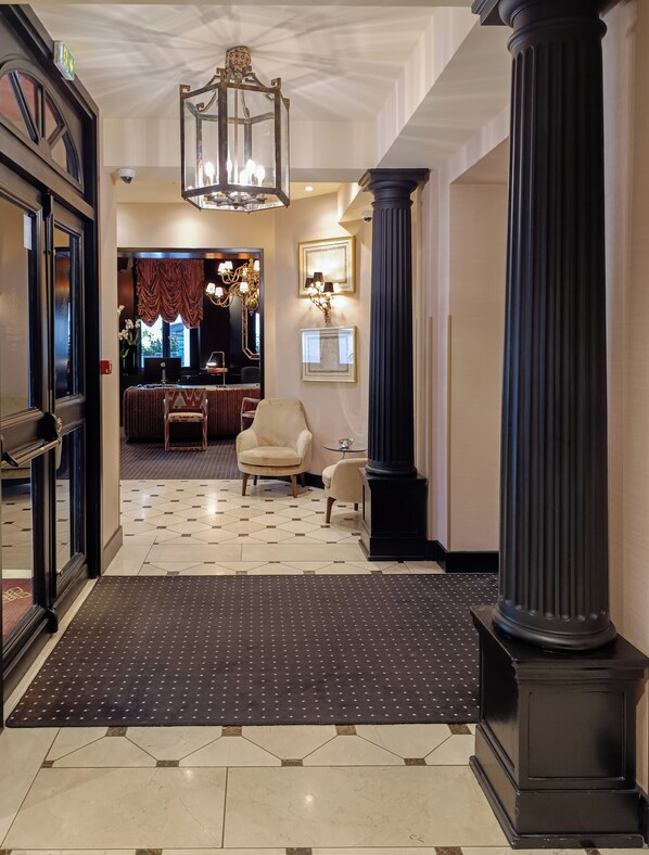 Siddeområde i lobbyen