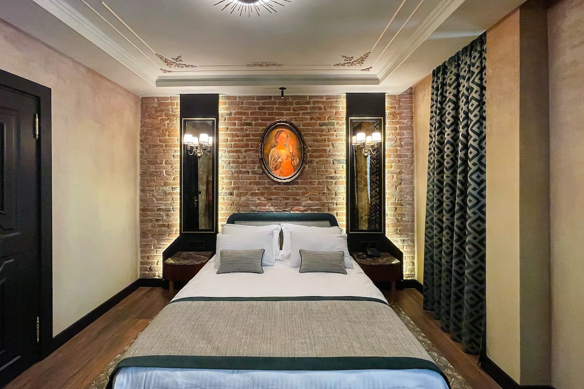 Egyptian cotton sheets, premium bedding, memory-foam beds, minibar