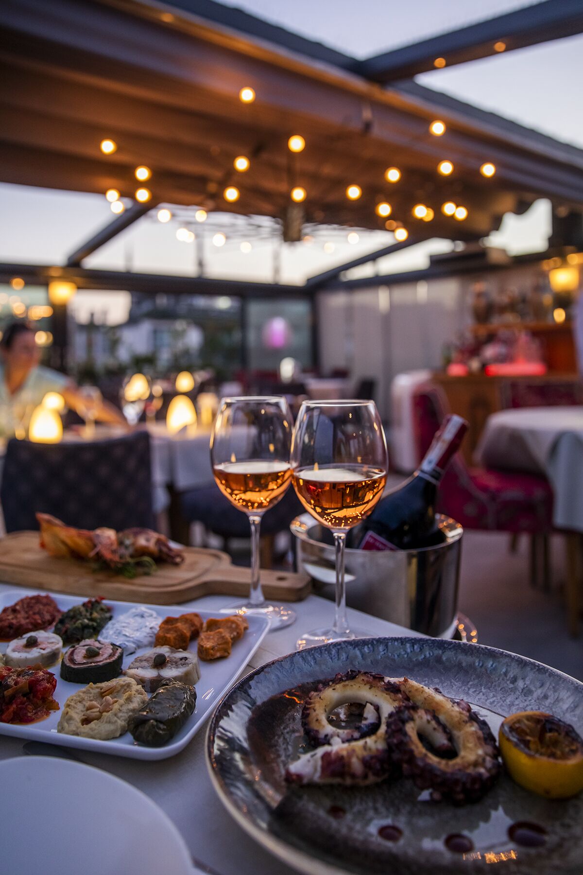 Breakfast, lunch and dinner served