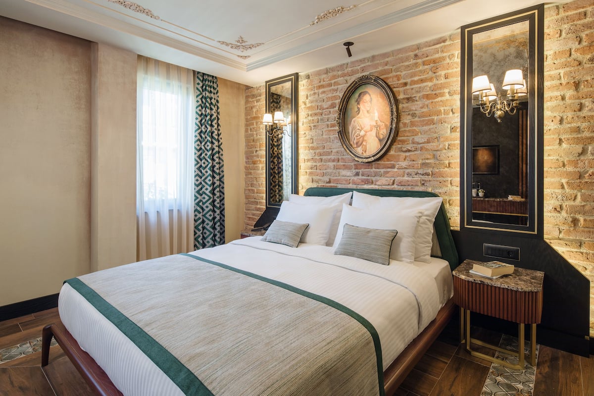 Egyptian cotton sheets, premium bedding, memory-foam beds, minibar