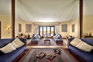 Seprai Frette Italia, seprai premium, minibar, dan brankas