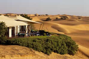 Frette Italian sheets, premium bedding, minibar, in-room safe - Al Maha, A Luxury Collection Desert Resort & Spa, Dubai (Murqquab)