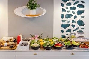Breakfast, lunch and dinner served  - Hotel Aqua Sopot - Destigo Hotels (Sopot)