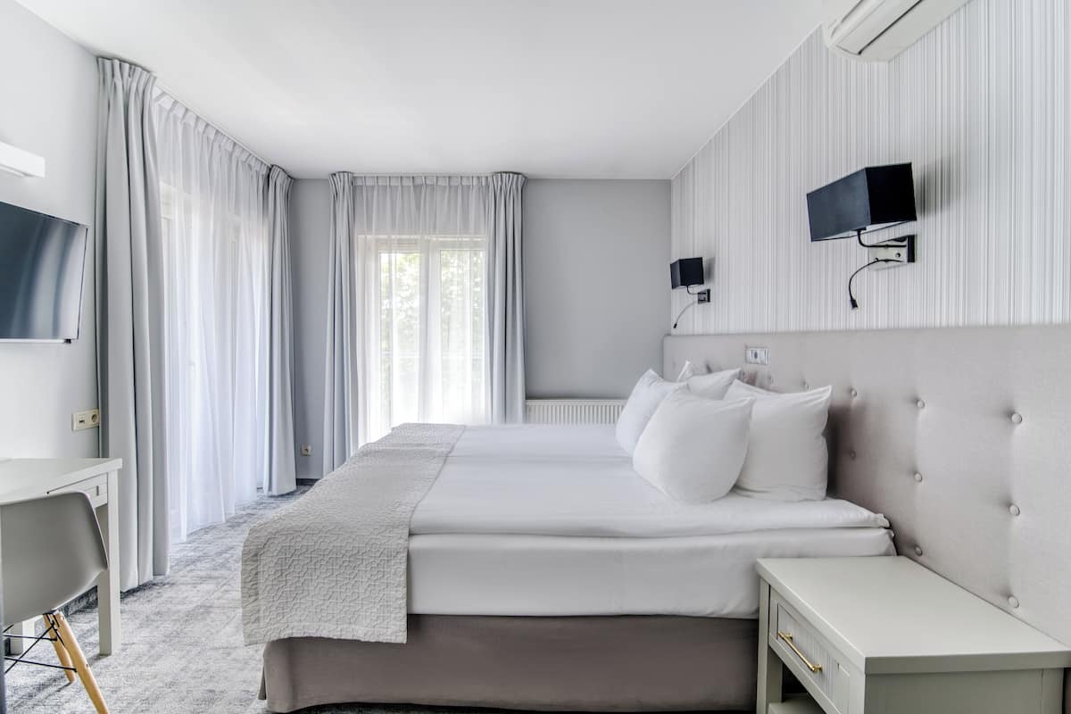 Deluxe Double Room | In-room safe, desk, laptop workspace, iron/ironing board