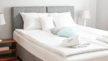 Economy Studio Suite | Premium bedding, blackout curtains, iron/ironing board, free WiFi