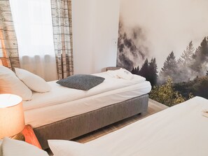 Design Suite | Premium bedding, blackout curtains, iron/ironing board, free WiFi - Royal Route Residence (Warsaw)