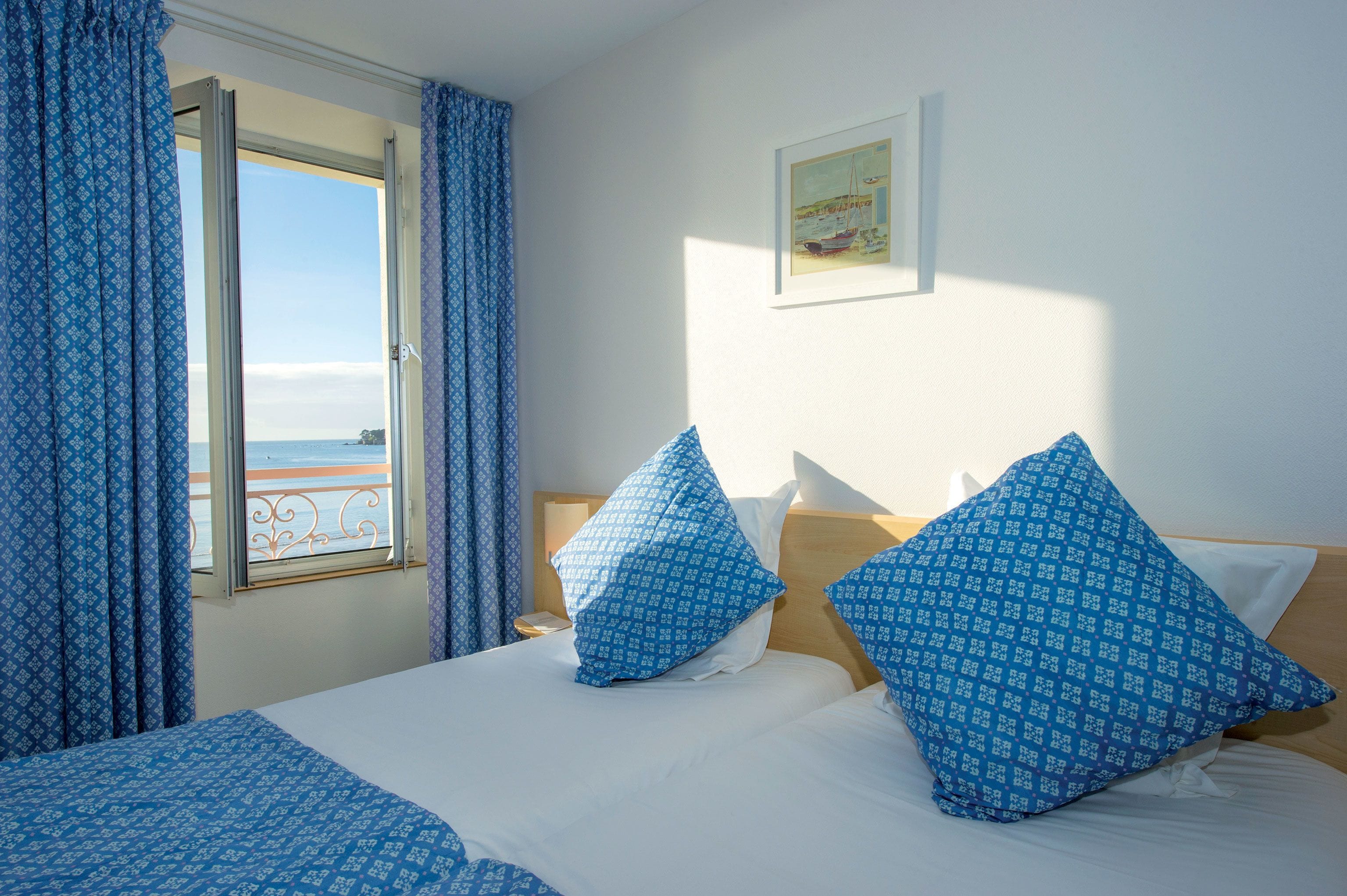 Sea Side Comfort Room for 2 | In-room safe, soundproofing, iron/ironing board, free WiFi