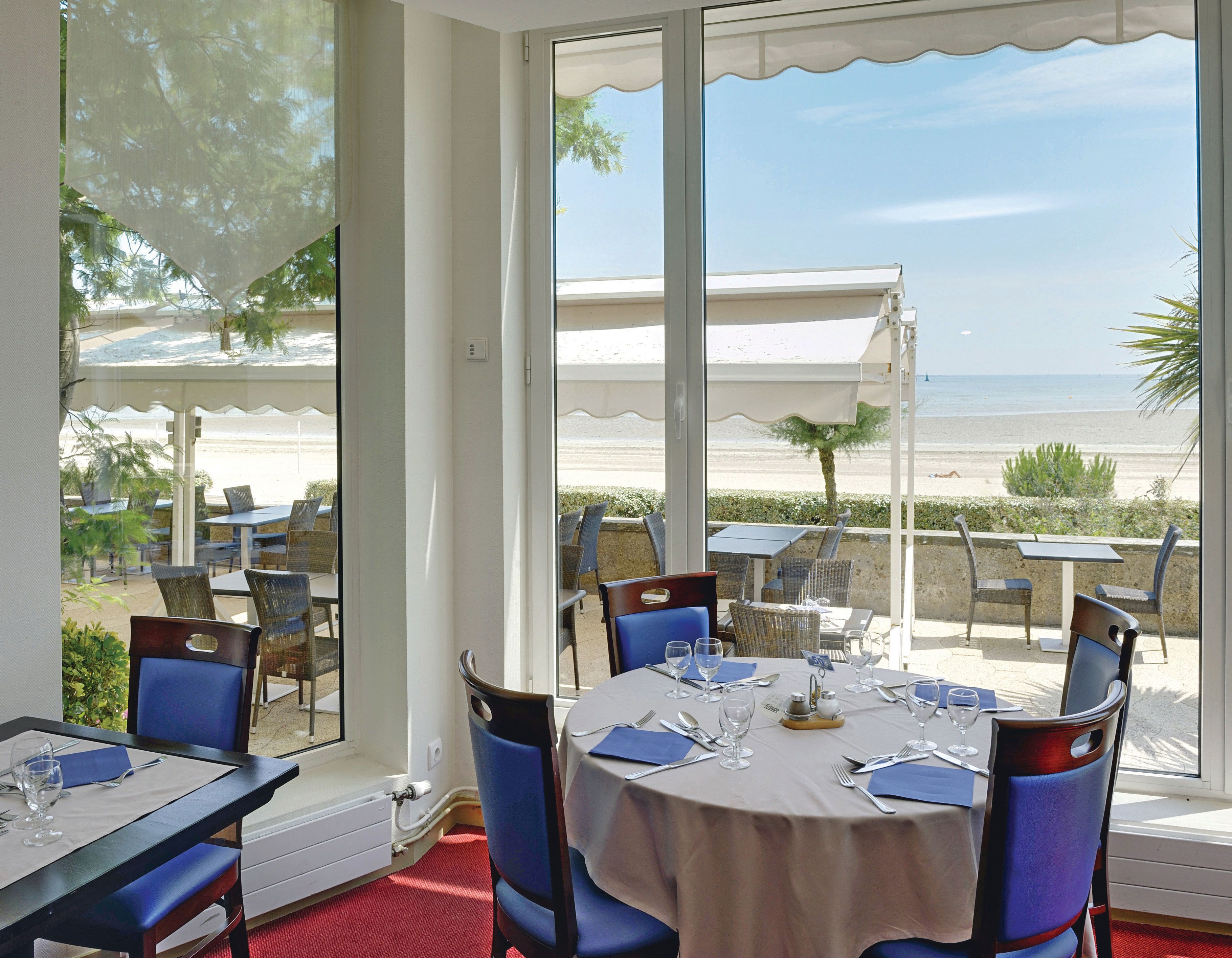 Lunch, dinner served; Regional cuisine, beach views 