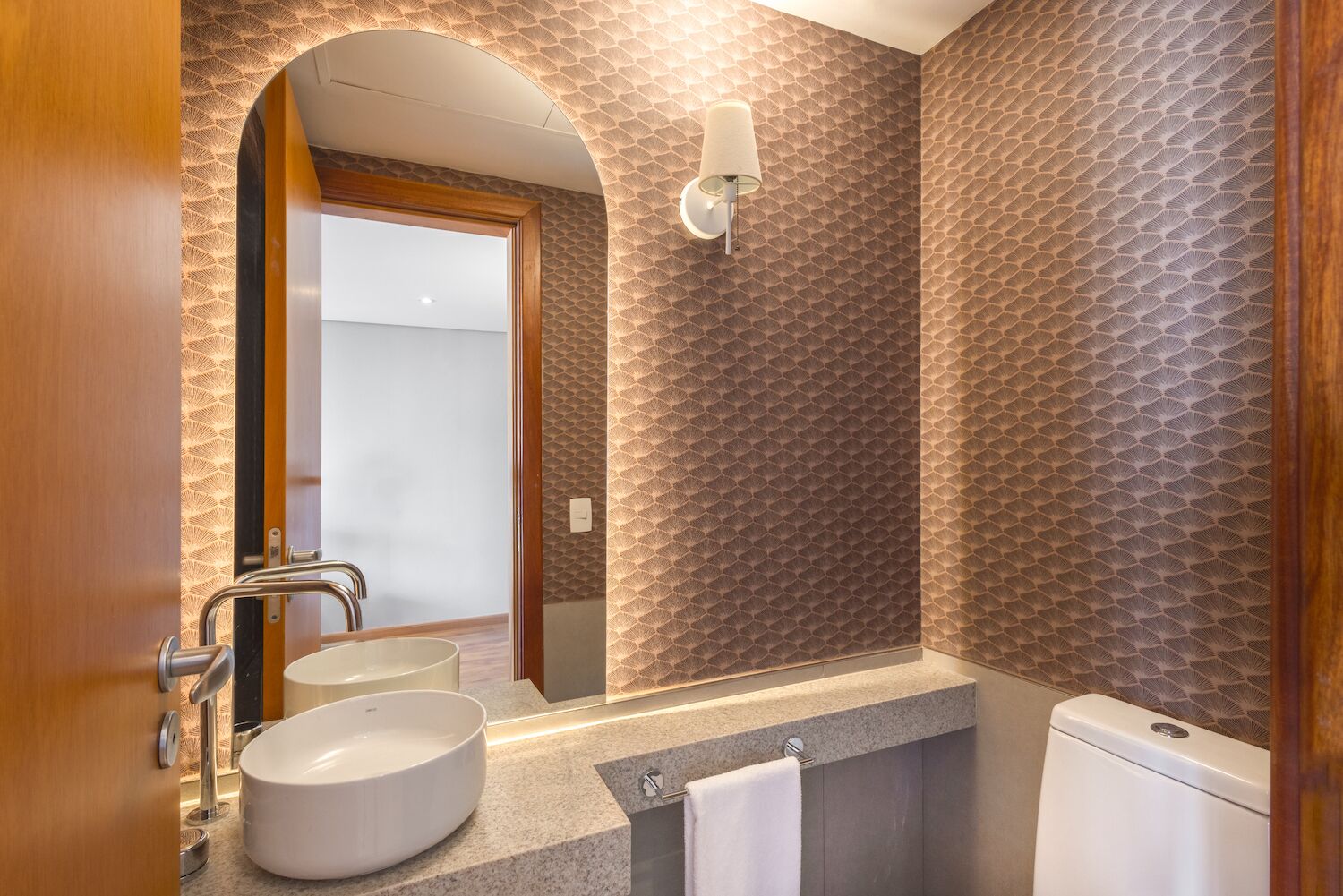 super luxo premier | bathroom | separate bathtub and shower, jetted bath, hair dryer, bathrobes