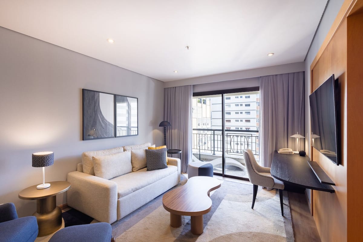 SUPER LUXO PREMIER | Pillow-top beds, in-room safe, desk, blackout curtains