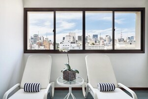 1 treatment room, massages