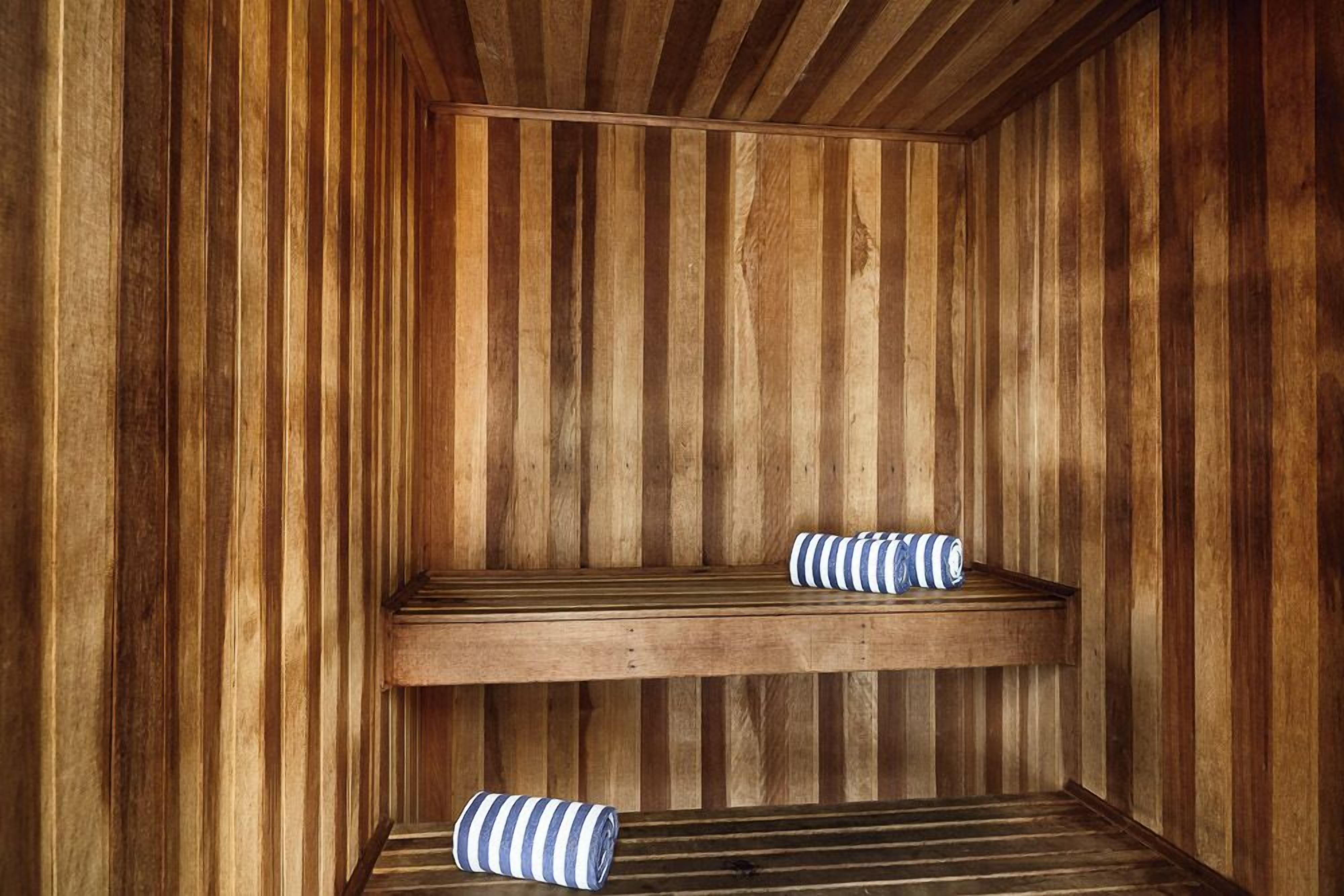 1 treatment room, massages