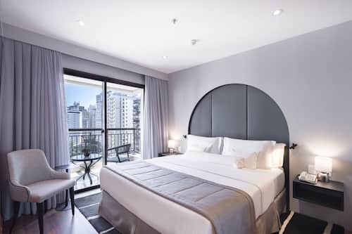 SUPER LUXO PREMIER | Pillowtop beds, minibar, in-room safe, desk