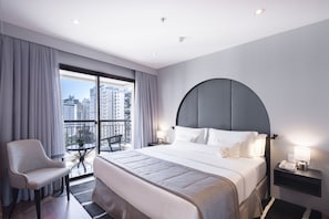 SUPER LUXO PREMIER | Lit avec matelas Ă plateau-coussin, coffre-fort, bureau