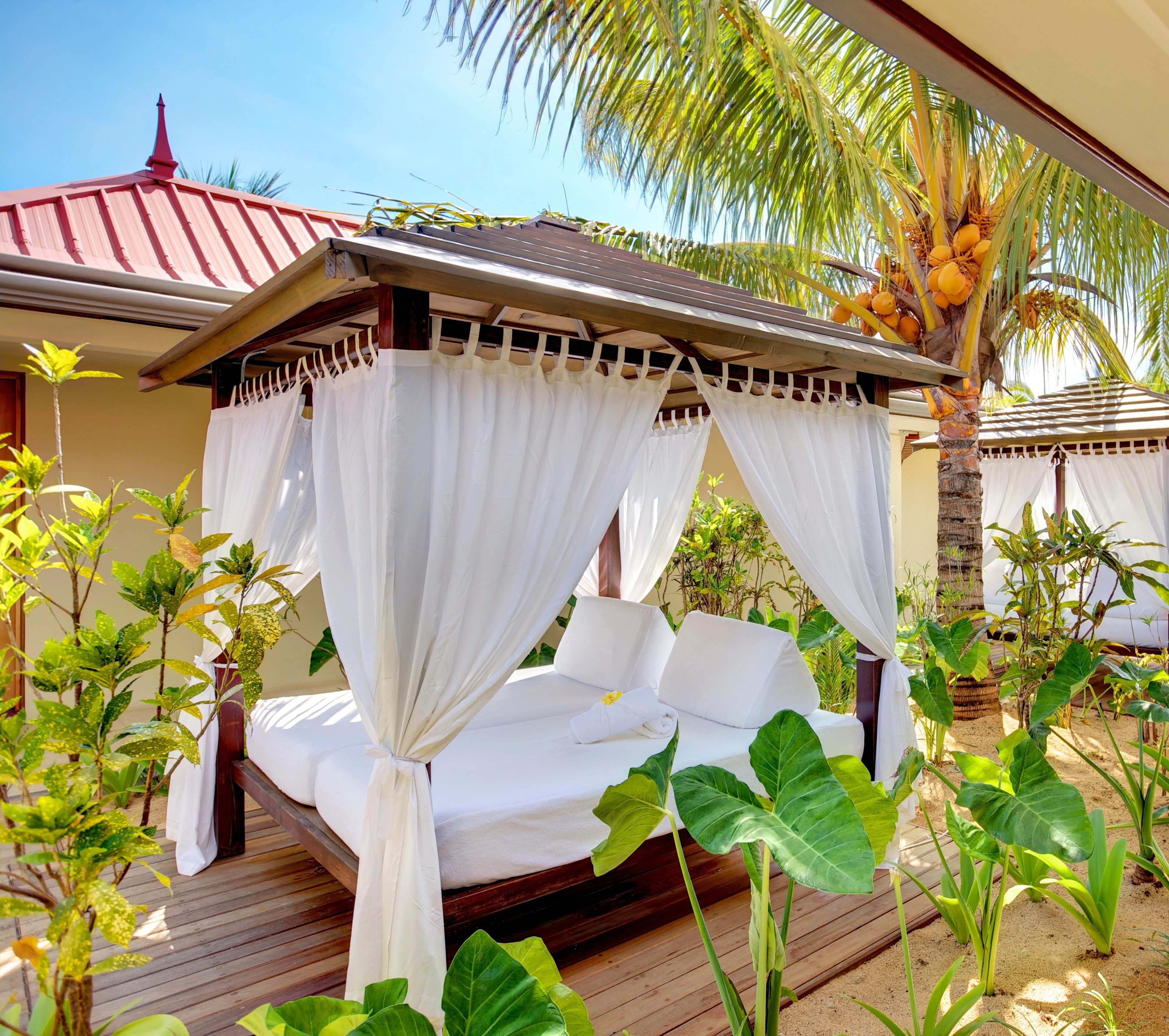 couples treatment room(s), sauna, hot tub, massages