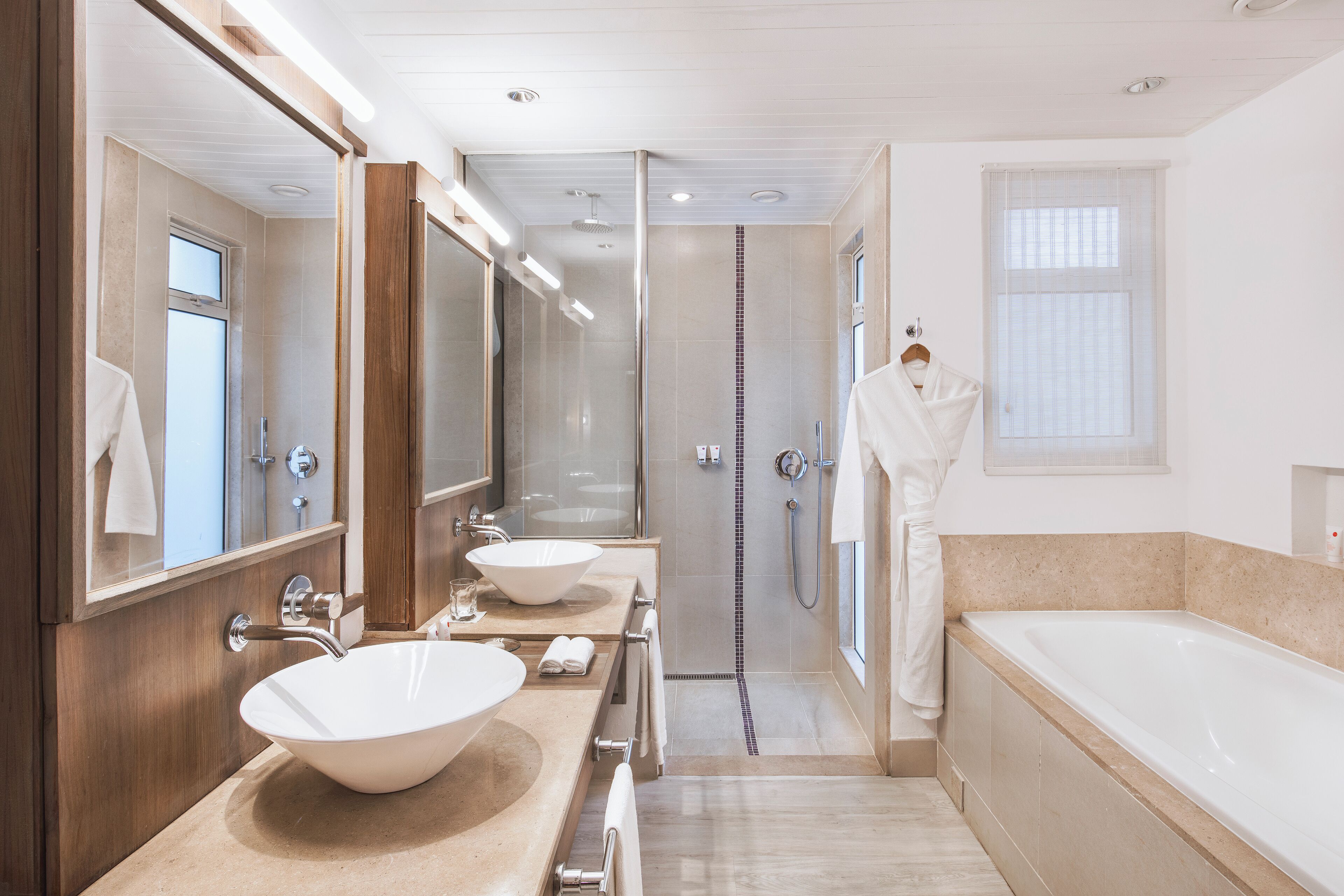 beach room | bathroom | separate bathtub and shower, deep-soaking bathtub, free toiletries
