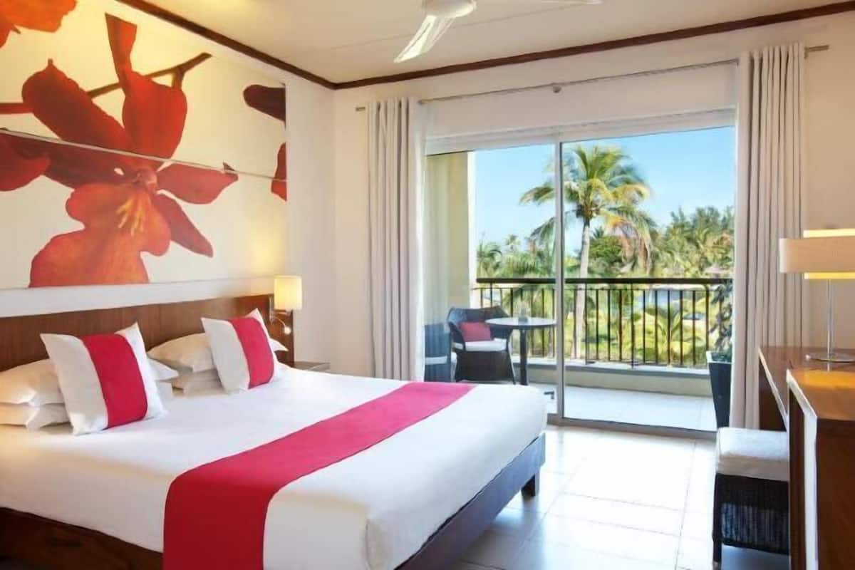 Een minibar, een kluis op de kamer, een bureau, gratis babybedden