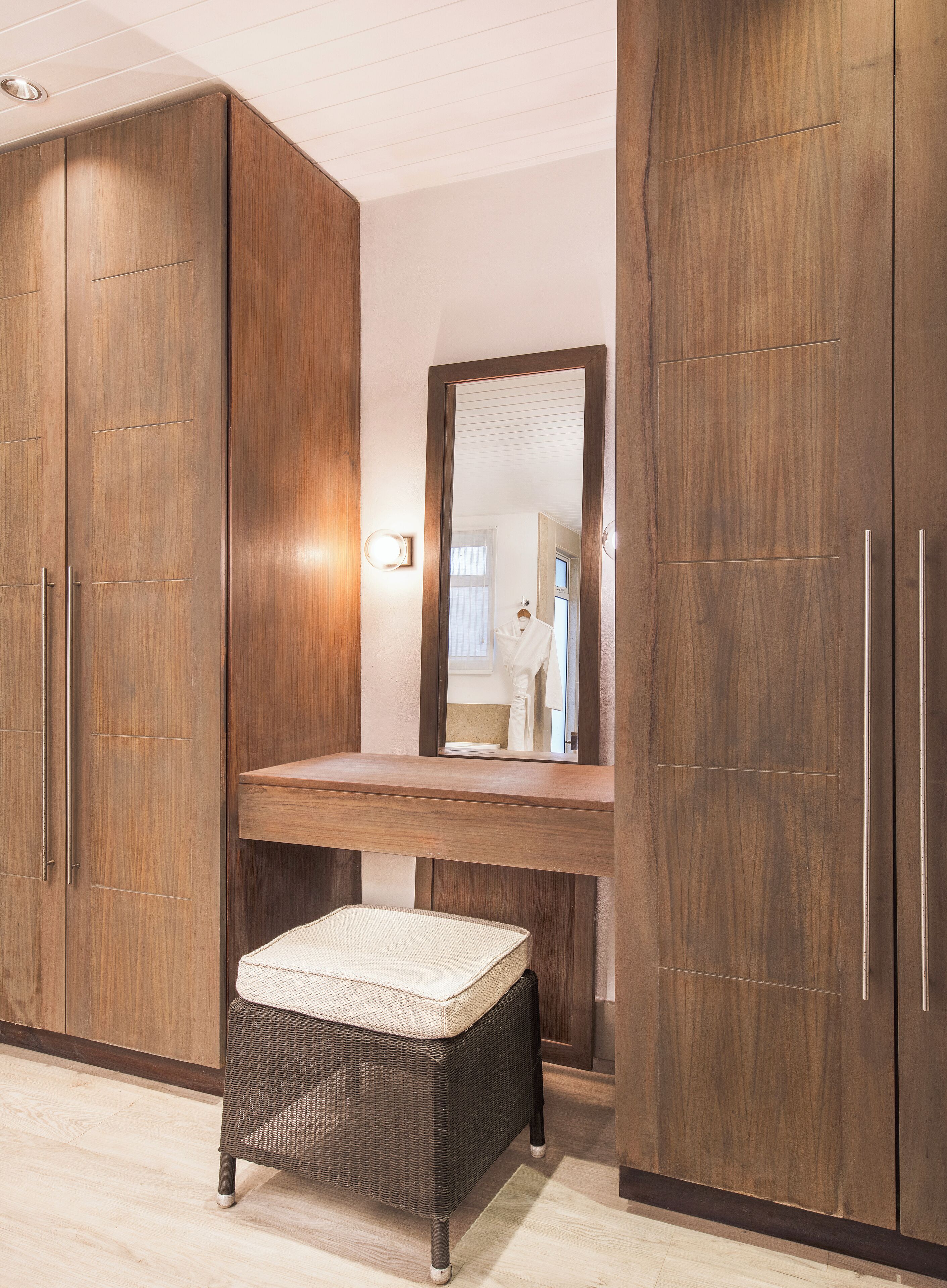 beach room | minibar, in-room safe, desk, free cots/infant beds