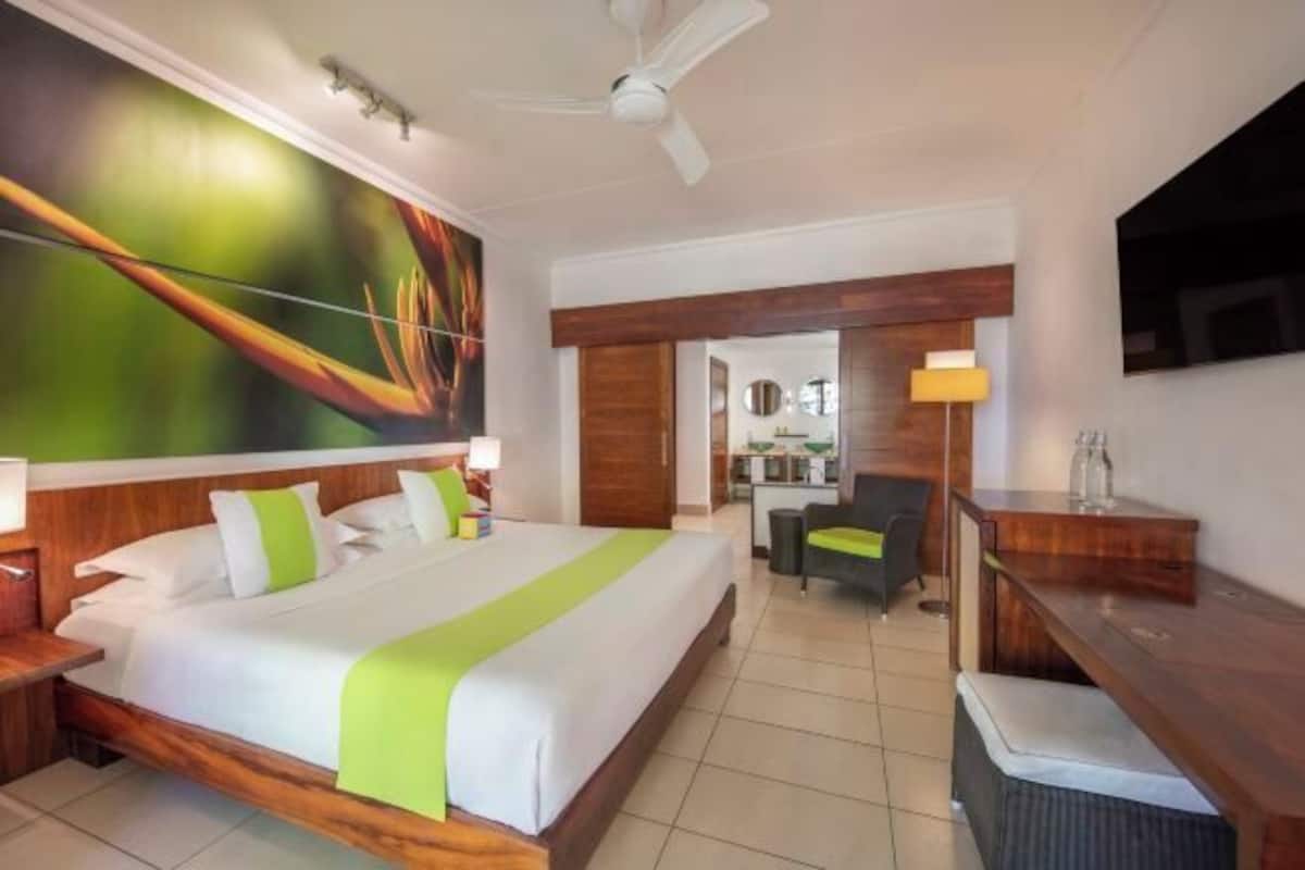 Minibar, in-room safe, desk, free cots/infant beds